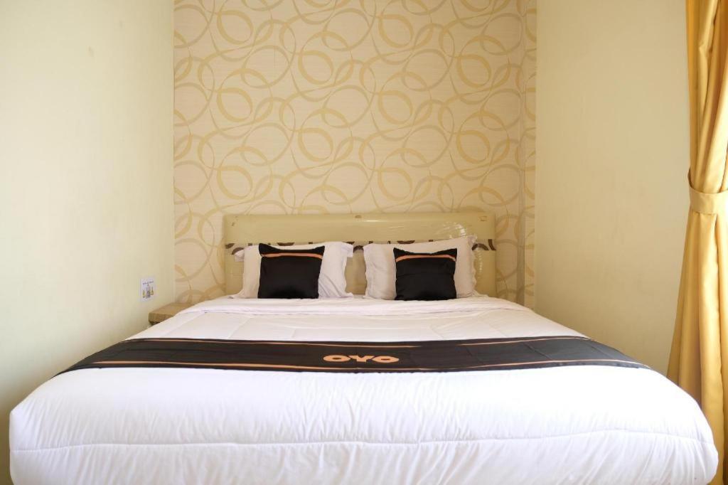 Oyo 1616 Hotel Central City 2 Tanjung Pandan Exterior photo