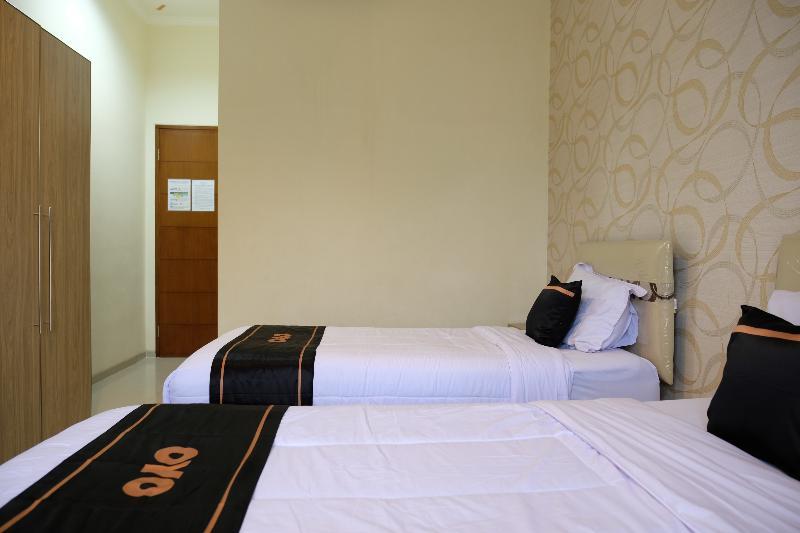 Oyo 1616 Hotel Central City 2 Tanjung Pandan Exterior photo